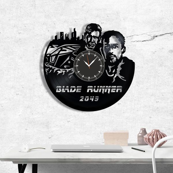 Настінний вініловий годинник Той, хто біжить по лезу, діаметр 30см Vinyl-Clock-M-Blade Runner-1 фото