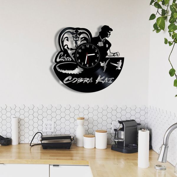 Настінний вініловий годинник Кобра Кай, діаметр 30см Vinyl-Clock-M-Cobra Kai-1 фото