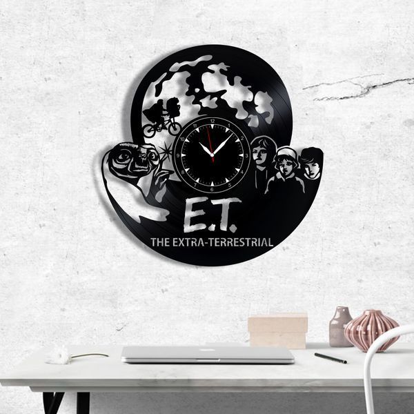 Настінний вініловий годинник Іншопланетянин, діаметр 30см Vinyl-Clock-M-E.T. the Extra-Terrestrial-1 фото