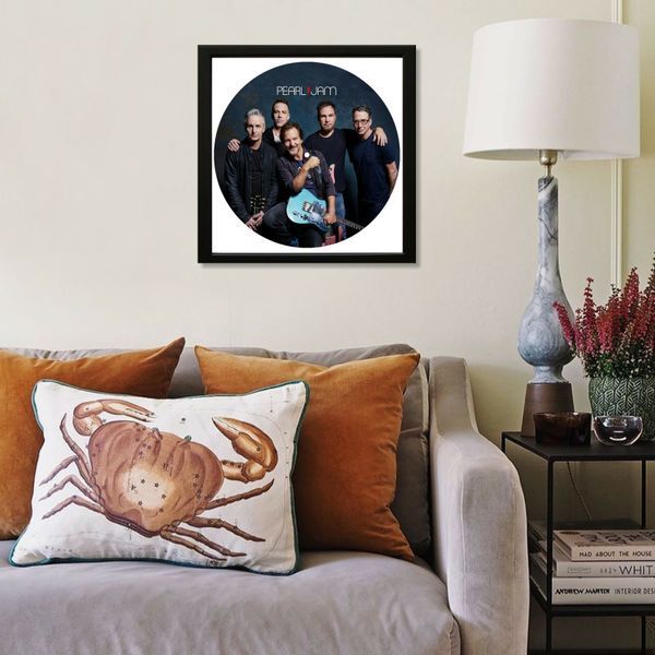Настінний вініловий декор в дерев'яній рамці Pearl Jam, розміром 36см 565-4-1 фото